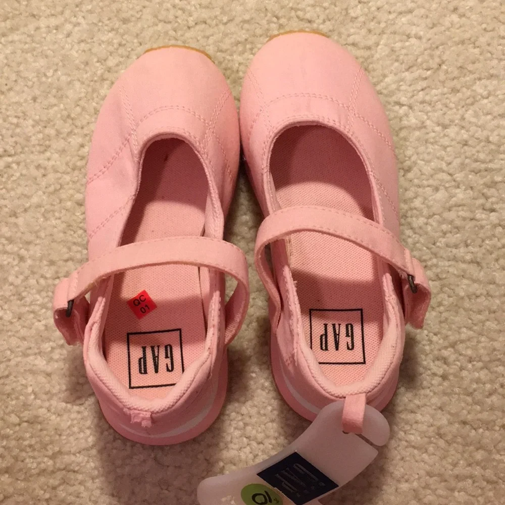 NWT baby Gap shoes size 10 & 5